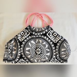 Xhilaration Black and White Swim Top, DD